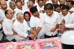 KCR Birthday Photos: తెలంగాణ భవన్‌లో ఘనంగా కేసీఆర్ 70వ జన్మదిన వేడుకలు