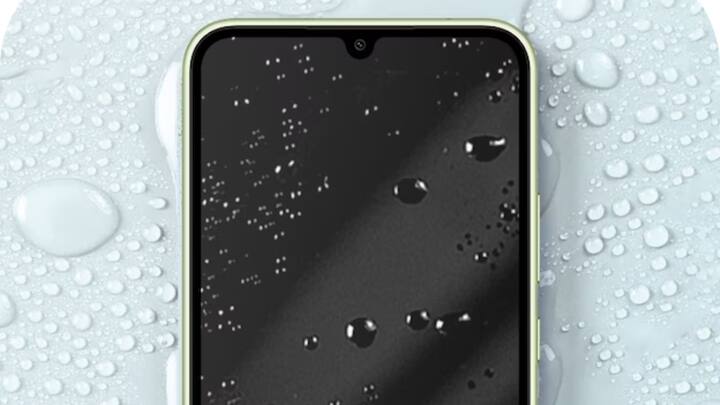 इन सभी खास स्पेसिफिकेशन्स और फीचर्स के अलावा इस फोन में 5000mAh की बैटरी भी गई है, जो 25W के फास्ट चार्जिंग सपोर्ट के साथ आती है. इसके अलावा कंपनी ने इस फोन IP67 रेटिंग भी दी है, जो फोन को पानी के हल्के छीटें और धूल-मिट्टी से बचाता है. इस फोन में 4 एंड्रॉयड ओएस अपग्रेड का दावा किया गया है. फोन स्टीरियो स्पीकर्स, शानदार 5जी कनेक्टिविटी, वाईफाई और ब्लूटूथ जैसे कई खास फीचर्स के साथ आता है.