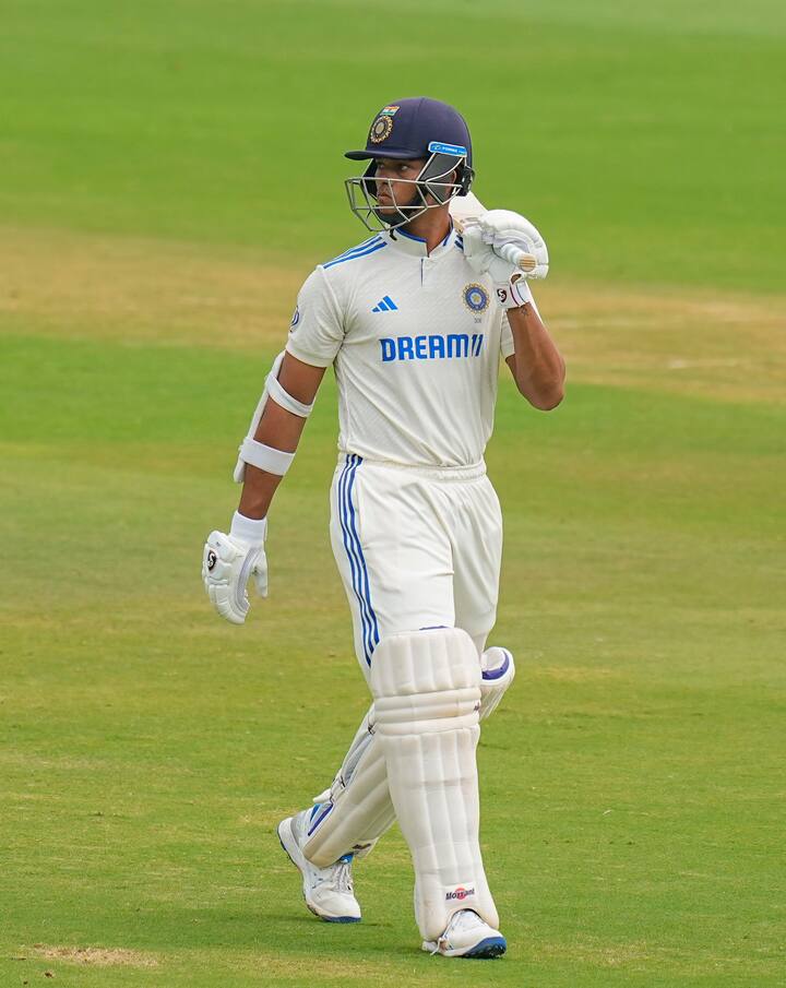 विशाखापटनम में खेले गए टेस्ट की पहली पारी में उन्होंने 209 रन स्कोर किए थे. यशस्वी इंग्लैंड के खिलाफ लगातार शानदार प्रदर्शन करते हुए दिख रहे हैं.