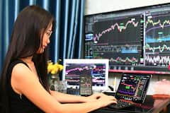 Best Stocks: সোমের বাজারে এই স্টকগুলি দিতে পারে লাভ, রইল তিন শেয়ারের নাম