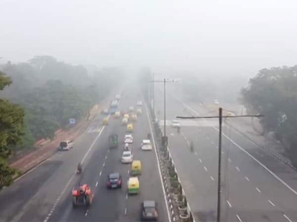 राष्ट्रीय राजधानी द‍िल्‍ली का मौसम भी बदल गया है. सुबह के वक्‍त भी ठंड में कमी र‍िकॉर्ड की जा रही है. हालांकि, 22 फरवरी तक अधिक​तम तापमान 23 डिग्री और न्यूनतम तापमान 7 डिग्री तक रहने के आसार हैं.