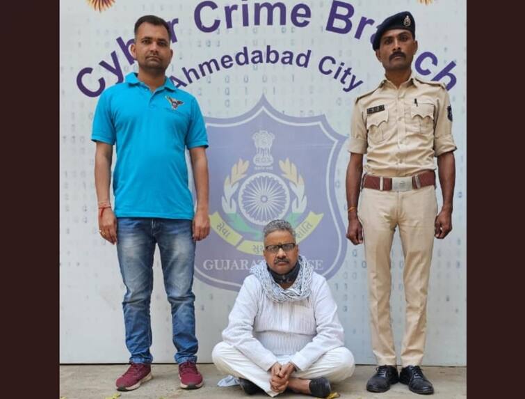 Ahmedabad Crime News: Sexually Harrement case, a man arrested by ahemdbad cyber crime cell team from uttarpradesh Crime: અમદાવાદ સાયબર ક્રાઇમની મોટી કાર્યવાહી, યુપીથી દુષ્કર્મના આરોપીને દબોચ્યો, છેલ્લા એક વર્ષથી નાસતો-ફરતો હતો