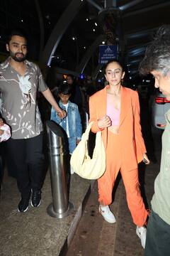 Rakul Preet- Jackky Bhagnani : रकुल प्रीत आणि जॅकी भगनानी कुटुंबासह एअरपोर्टवर स्पॉट!