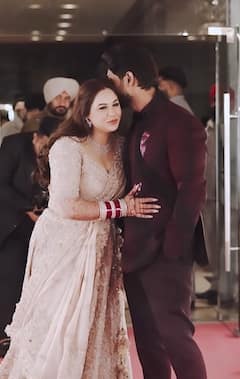 Mandy Takhar: ਮੈਂਡੀ ਤੱਖਰ ਦੀਆਂ ਪਤੀ ਸ਼ੇਖਰ ਨਾਲ ਵੈਡਿੰਗ ਰਿਸੈਪਸ਼ਨ ਦੀਆਂ ਤਸਵੀਰਾਂ ਵਾਇਰਲ, ਵੇਖੋ ਜੋੜੇ ਦਾ ਰੋਮਾਂਟਿਕ ਅੰਦਾਜ਼