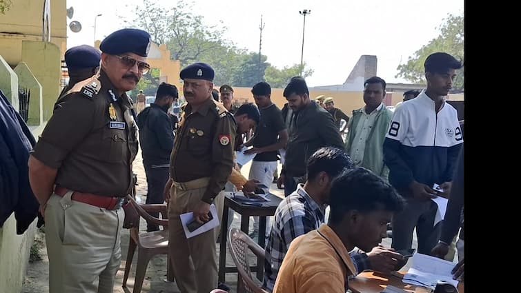 ADG Alok Singh reached up police recruitment examination centers ANN UP Police Constable Exam: पुलिस भर्ती परीक्षा केंद्रों पर पहुंचे एडीजी आलोक सिंह, व्यवस्था का लिया जायजा