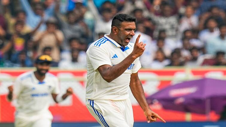 Indian spinner Ashwin is back on the field for the fourth day of the third Test against England in Rajkot Ravichandran Ashwin: ராஜ்கோட் டெஸ்டில் கம்பேக் கொடுத்து அசத்திய அஸ்வின்!