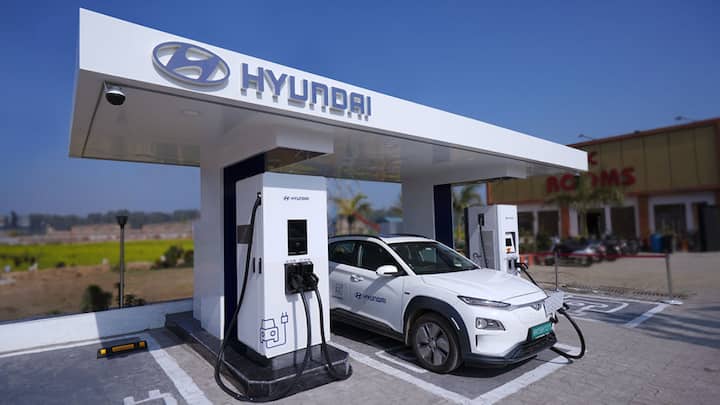 Hyundai Motor stabilized the eleven new fast charging stations in India for all EV users Hyundai EV Charging Station: हुंडई ने देश भर में लगाए 11 नए डीसी फास्ट चार्जिंग स्टेशन, सभी ईवी यूजर्स को मिलेगी सुविधा 