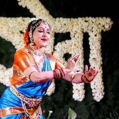 Hema Malini Pics: हेमा मालिनी ने शेयर की राम मंदिर में दी भरतनाट्यम परफॉर्मेंस की अनदेखी तस्वीरें, नीली साड़ी में सजी-धजी नजर 'ड्रीम गर्ल'