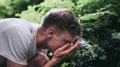 Face Wash: वारंवार चेहरा धुण्याची सवय योग की अयोग्य?