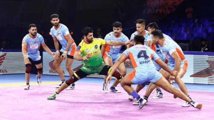 2. Patna Pirates Vs Bengal Warriors (110 points): 69-41 in PKL 7.   (Image Credit - prokabaddi.com)
