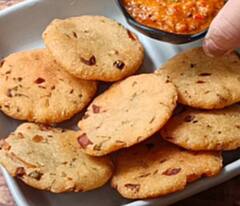 Maddur Vadai Recipe : உளுந்து, கடலை பருப்பு ஏதும் இல்லாமல் சூப்பரா ஒரு வடை செய்யனுமா? இந்த மதூர் வடை செய்யுங்க!