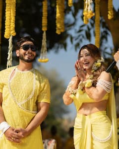 Sonarika Bhadoria Haldi Function: हल्दी सेरेमनी में होने वाले पति के प्यार में डूबी दिखीं सोनारिका भदौरिया, सामने आईं कपल की रोमांटिक तस्वीरें
