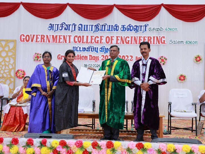 Education: சேலம் அரசு பொறியியல் கல்லூரியில் பட்டமளிப்பு விழா- 1,127 மாணவ-மாணவியர் பட்டங்களைப் பெற்றனர்.