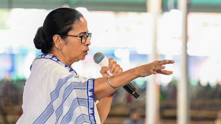 Mamata Banerjee Claims Centre Deactivating Aadhaar Cards West Bengal Social Welfare Scheme Lakshmi Bhandar BJP Mamata Banerjee Claims Modi Govt 'Deactivating' Aadhaar Cards In Bengal Ahead Of Lok Sabha Polls