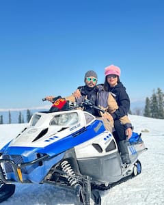 Sambhavna Seth Pics: कश्मीर की बर्फीली वादियों में पति अविनाश संग वेकेशन मना रही हैं संभावना सेठ, फैंस के साथ शेयर की ट्रिप की खूबसूरत तस्वीरें