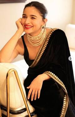 Alia Bhatt: ਬਲੈਕ ਸਾੜ੍ਹੀ 'ਚ ਆਲੀਆ ਭੱਟ ਨੇ ਮਚਾਈ ਤਬਾਹੀ, ਹਰ ਤਸਵੀਰ 'ਚ ਨਜ਼ਰ ਆਇਆ ਕਮਾਲ ਦਾ ਅੰਦਾਜ਼