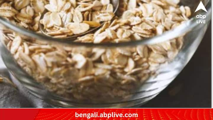 Food And Lifestyle:পৃথিবীর স্বাস্থ্যকর 'হোল গ্রেন'-র অন্যতম ওটস। গ্লুটেন-ফ্রি ওটসের স্বাস্থ্যগুণ নিয়ে হামেশাই নানা আলোচনা শোনা যায়। বিশেষজ্ঞরা জানাচ্ছেন, নানা ভাবে খাওয়া যায় এটি।