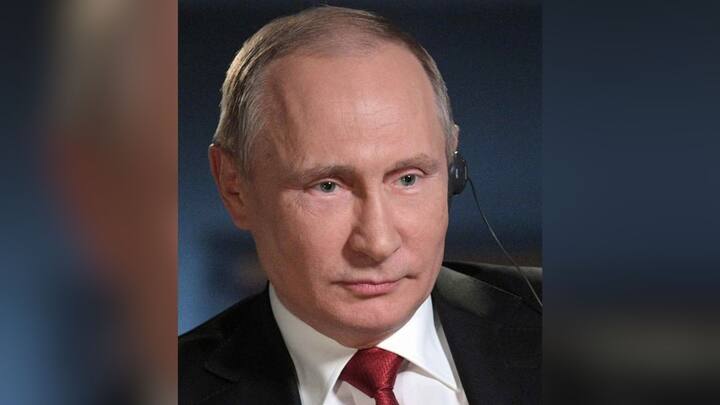 কিন্তু গত কয়েক বছরে পর পর যে সব ঘটনাবলী সামনে আসছে, তাতে পুতিনের ব্যক্তিত্ব ঘিরে রহস্যের বাতাবরণ তৈরি হয়েছে। পুতিনের সমালোচক আলেক্সেই নাভালানির মৃত্যুতে তাতে নতুন মাত্রা যোগ হয়েছে। কারণ নাভালনিই প্রথম নন, পুতিন সমালোচক বলে পরিচিত, একাধিক ব্যক্তির রহস্যমৃত্যু ঘিরে শোরগোল পড়েছে আগেও। মৃত্যুকে ছুঁয়ে ভাগ্যক্রমে ফিরে এসেছেন কেউ কেউ। -ফাইল চিত্র।