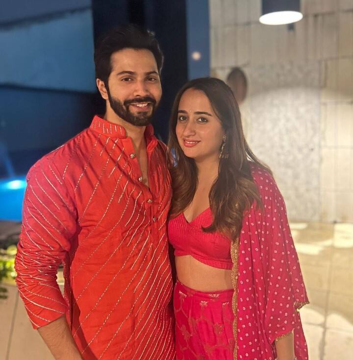 Natasha Dalal Pregnant: એક તરફ સેલેબ્સ વર્ષ 2024માં લગ્ન કરતા જોવા મળી રહ્યા છે. બીજી તરફ, ઘણી સેલેબ્સના ઘરે નાની ખુશીઓ પણ દસ્તક આપી રહી છે. તાજેતરમાં વિક્રાંત મેસી પિતા બન્યો છે. તો અન્ય સેલેબ્સના ઘરે પણ ખુશીઓ આવવાની છે.