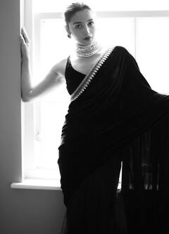 PICS: विदेश में अपने देशी लुक Alia ने किया सभी को घायल, ब्लैक साड़ी में दिखा एक्ट्रेस का रॉयल लुक, फैंस बोले- 'रूप की रानी'