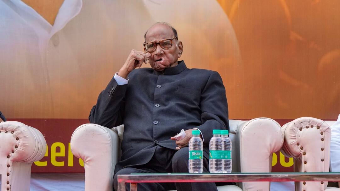 बारामती के कार्यक्रम में शरद पवार को निमंत्रण न देने पर विवाद, अब शिंदे सरकार ने लिया ये फैसला Eknath Shinde Alliance Govt invitation To Sharad Pawar For NaMo Mega Employment Fair in Baramati बारामती के कार्यक्रम में शरद पवार को निमंत्रण न देने पर विवाद, अब शिंदे सरकार ने लिया ये फैसला