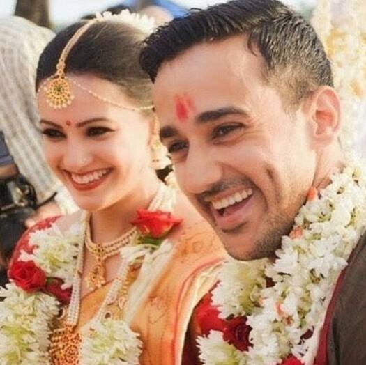 अनीता हसनंदानी और रोहित रेड्डी – बॉलीवुड से टीवी में अपनी पहचान बनाने वाली एक्ट्रेस अनीता हसनंदानी ने साल 2013 में बिजनेसमैन रोहित रेड्डी संग सात फेरे लिए थे.