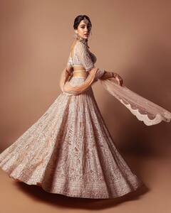 Sara Ali Khan PHOTO: બ્રાઈડલ લુકમાં સારા અલી ખાને લૂંટી મહેફીલ, ફેન્સ બોલ્યા- ગોર્જિયસ