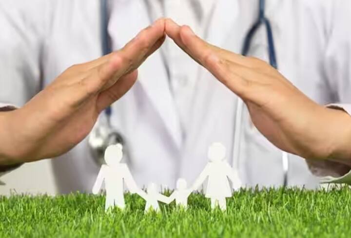 હેલ્થ વીમો ખરીદતી વખતે, સૌ પ્રથમ ધ્યાનમાં રાખો કે તમારી વીમા રકમ શું છે. ધ્યાનમાં રાખો કે તમારે તમારી જરૂરિયાત મુજબ વીમા રકમ પસંદ કરવી જોઈએ, જેથી તમારી ભવિષ્યની જરૂરિયાતો પૂરી થઈ શકે.
