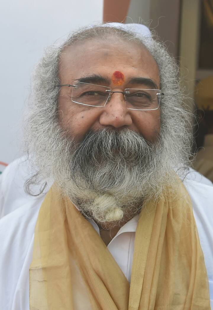 इसी गढ़ में सेंध लगाने की तैयारी में बीजेपी है. तो क्या इस बार बीजेपी आचार्य प्रमोद कृष्णम पर दांव लगाएगी. क्या कल्कि धाम के सहारे यहां कमल खिलेगा?