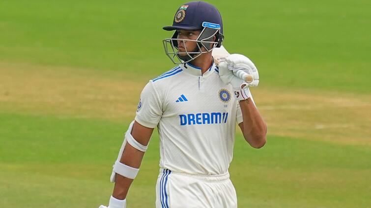 IND vs ENG Yashasvi Jaiswal last catch of Rajkot Test MAtch against england mark wood Watch: पहले जड़ा दोहरा शतक और फिर लगाई टीम इंडिया की जीत पर मुहर, यशस्वी का 'डबल धमाका'