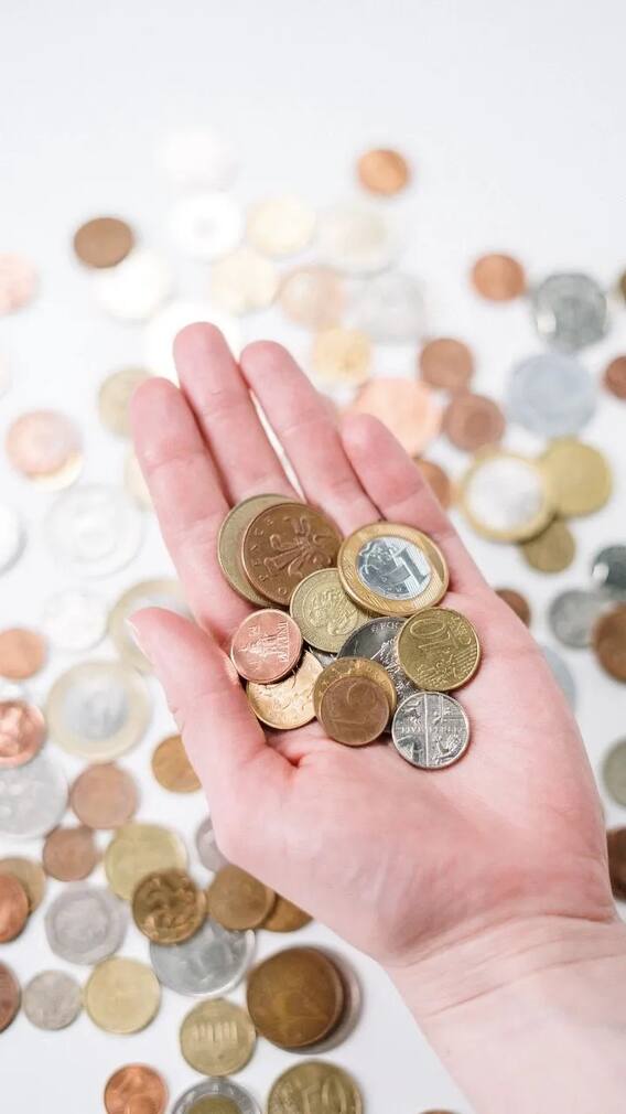 લોકો નદીમાં કેમ નાંખે છે સિક્કા