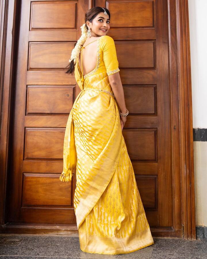 இன்ஸ்டாகிராமில் ஆக்டிவாக இருக்கும் நடிகைகளுள் பூஜா ஹெக்டேவும் ஒருவர்.