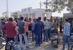 Rajkot: પોલીસને જાણ કરી છતા દારુ વેંચનાર સામે ન કરી કાર્યવાહી, આખરે લોકોએ ભેગા મળીને બોલાવ્યો સપાટો
