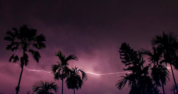 मौसम विभाग ने पश्चिमी विक्षोभ के कारण 18 से 21 फरवरी के बीच पश्चिमी हिमालय क्षेत्र में और 19 से 21 फरवरी के बीच उत्तर पश्चिम भारत के मैदानी इलाकों में तेज बारिश या बर्फबारी की भविष्यवाणी की है.