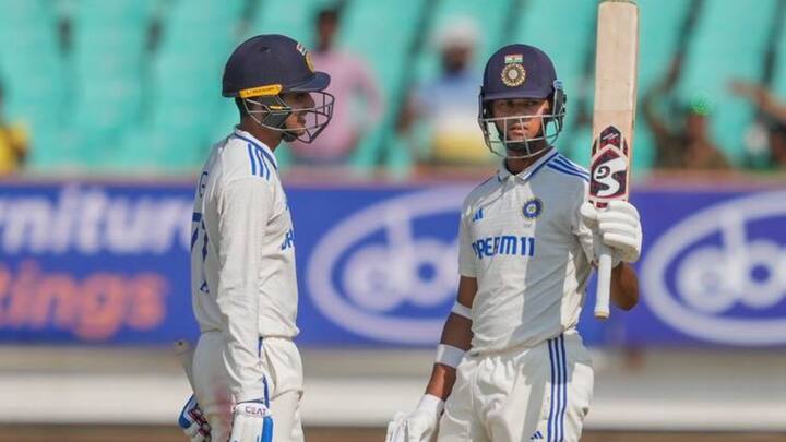 তৃতীয় কণিষ্ঠতম ক্রিকেটার হিসাবে লাল বলের আন্তর্জাতিক ক্রিকেটে দুই দ্বিশতরান হাঁকানোর কৃতিত্বও নিজের নামে করলেন মুম্বইয়ের তরুণ। ২২ বছর ৪৯ দিনের মাথায় আসল তাঁর দ্বিতীয় ডাবল সেঞ্চুরি। বিনোদ কাম্বলি ও ডন ব্র্যাডম্যান ২১ বছরে দুইটি করে দ্বিশতরান হাঁকিয়ে ফেলেছিলেন।