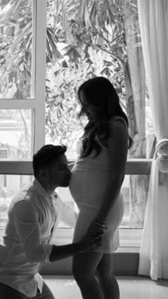 স্ত্রীর হাত ছুঁয়ে বাবা হওয়ার ঘোষণা বরুণের