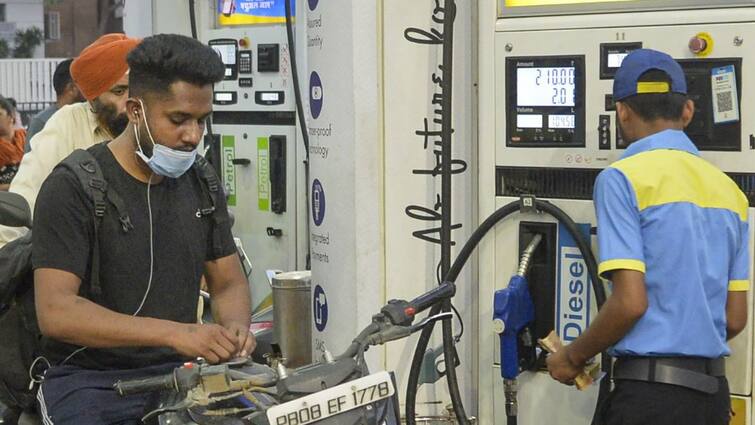 petrol and diesel price chennai on February 18th 2024 know full details Petrol Diesel Price Today: வீக் எண்டில்  பெட்ரோல், டீசல் விலை என்ன? இன்றைய நிலவரம் இதோ..!