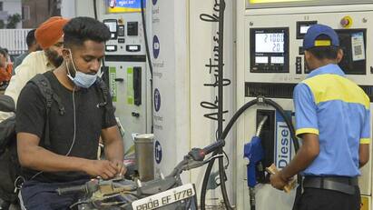 petrol and diesel price chennai on February 18th 2024 know full details Petrol Diesel Price Today: வீக் எண்டில்  பெட்ரோல், டீசல் விலை என்ன? இன்றைய நிலவரம் இதோ..!