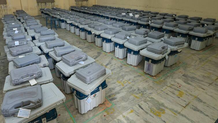 Rajasthan Election Commission completes EVM and VVPAT machines Checking Before Lok Sabha Election 2024 Rajasthan Lok Sabha Election: राजस्थान में EVM की प्रथम स्तरीय जांच पूरी, मुख्य निर्वाचन अधिकारी बोले- 'पारदर्शी चुनाव...'