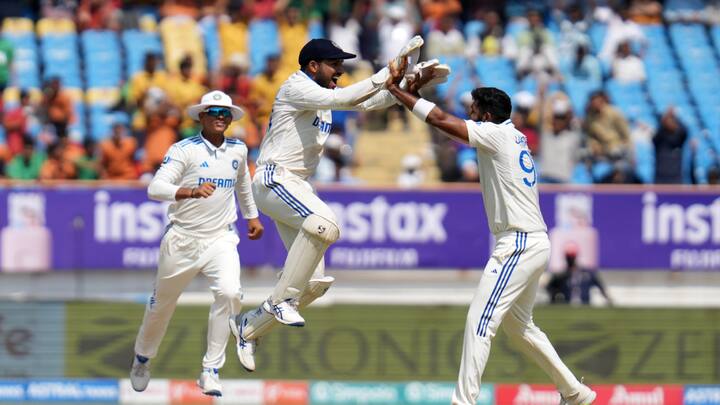 IND vs ENG Records: भारत ने तीसरे टेस्ट में अंग्रेजों को 434 रनों से हराया. इंग्लैंड की दूसरी पारी 122 रनों पर सिमट गई. इस तरह भारतीय टीम 5 टेस्ट मैचों की सीरीज में 2-1 से आगे हो गई है.