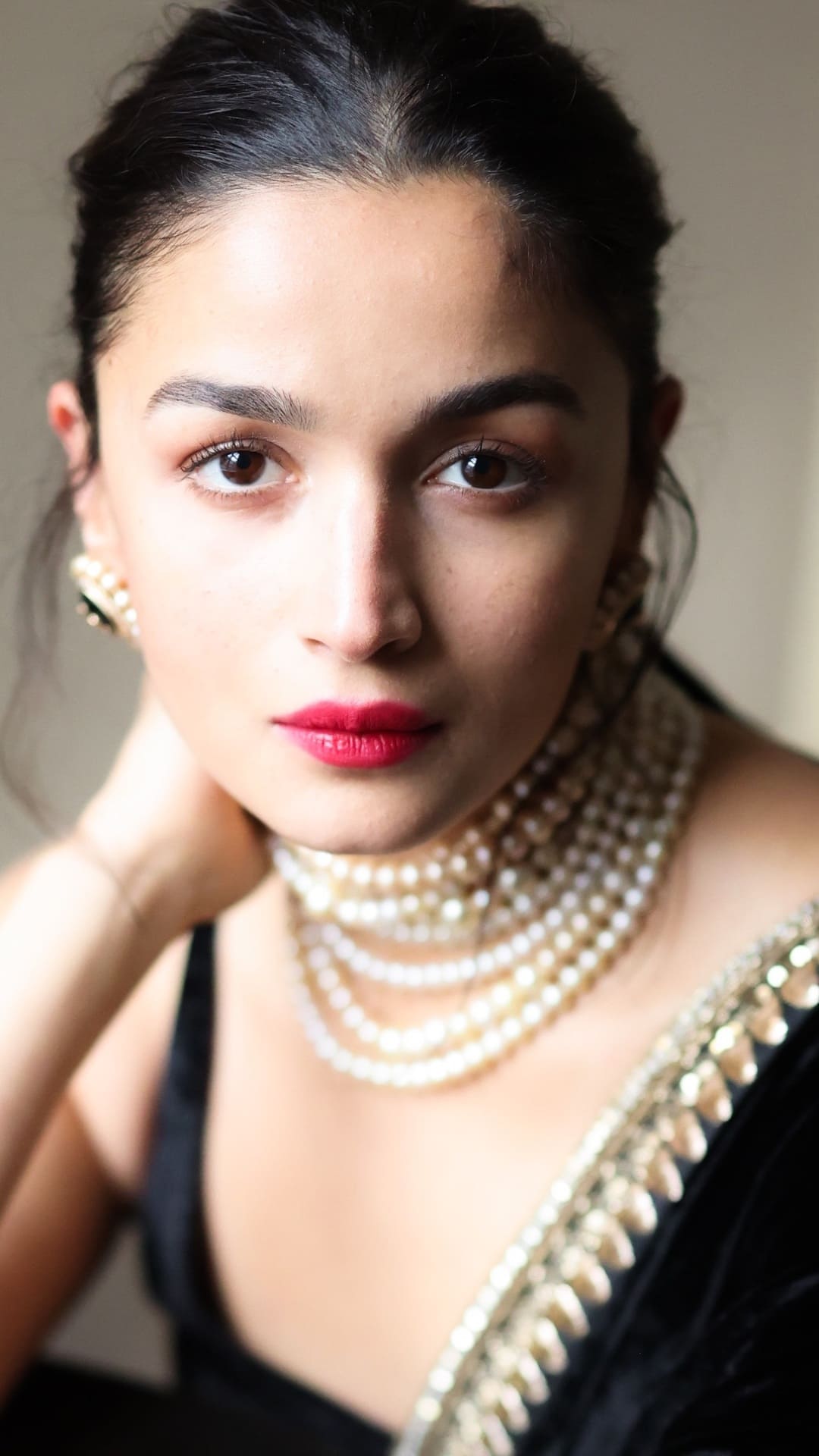 Alia Bhatt Slays Like A Superstar In A Black Saree