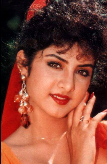 साल 1992 में साजिद नये-नये इंडस्ट्री में आए थे और उसी समय दिव्या भारती ने भी डेब्यू किया था. 16 साल की दिव्या भारती ने अपने छोटे करियर में लगभग 21 फिल्में की और फिर एक दिन उनका निधन साल 1993 में हो गया और इस खबर ने साजिद नाडियावाला के जीवन में अंधेरा कर दिया.