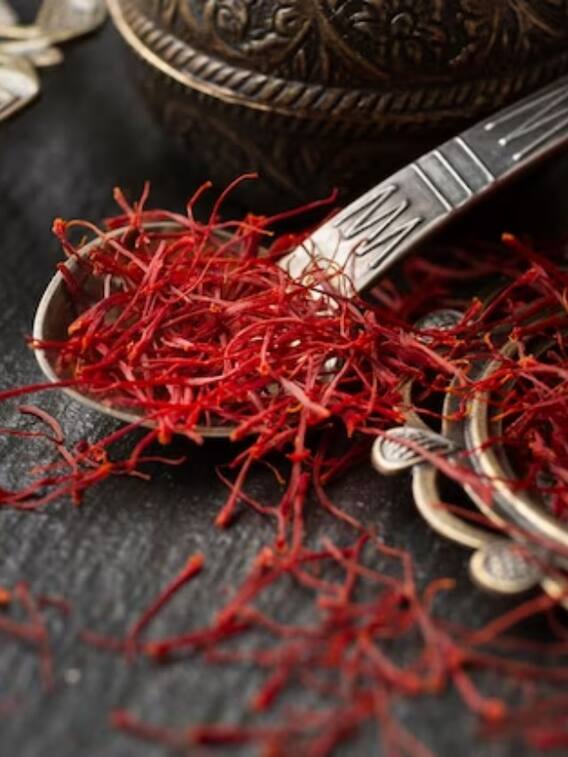 इतना महंगा क्यों बिकता है केसर