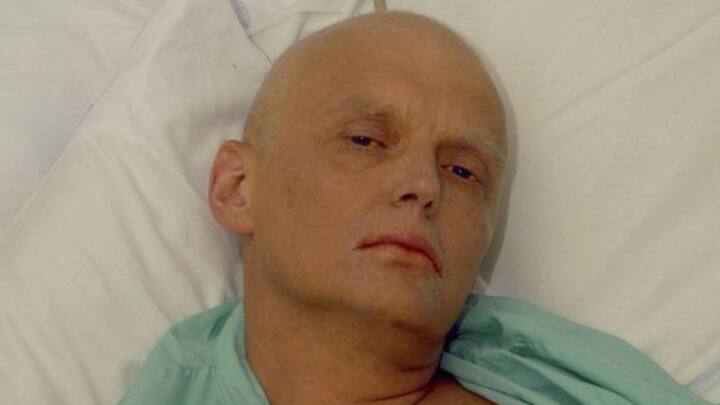 আলেকজান্ডার লিৎভিনেঙ্কো: রাশিয়ার বিদ্রোহী নেতা হিসেবেই পরিচিত ছিলেন আলেকজান্ডার লিৎভিনেঙ্কো। ২০০৬ সালে লন্ডনে হঠাৎই অসুস্থ হয়ে পড়েন তিনি। জানা যায়, চা পান করেছিলেন লিৎভিনেঙ্কো, যাতে রেডিও অ্যাক্টিভ পোলোনিয়াম-২১০ মেশানো হয়েছিল।লিৎভিনেঙ্কোকে খুন করা হয়েছে বলে অভিযোগ ওঠে সেবারও। রাশিয়ার গুপ্তচর সংস্থা KGB, পরবর্তীতে যা FSB হয়, তার এজেন্ট ছিলেন তিনি। ব্রিটেনের তদন্তকারীরা জানান, পুতিনের নির্দেশে রুশ গুপ্তচররাই খুন করেছেন লিৎভিনেঙ্কোকে। যদিও ক্রেমলিন অভিযোগ অস্বীকার করে।রাশিয়ার সাংবাদিক অ্যানা পলিৎকোভস্কায়ার মৃত্যুর তদন্ত করছিলেন লিৎভিনেঙ্কো। সংগঠিত অপরাধের সঙ্গে রাশিয়ার গুপ্তচরদের সংযোগ রয়েছে বলে দাবি করেন তিনি। মৃত্যুর আগে লিৎভেনেঙ্কো জানান, সোভিয়েত যুগের বিষ তৈরির একটি গবেষণাগার এখনও চালিয়ে যাচ্ছে FSB. -ফাইল চিত্র।