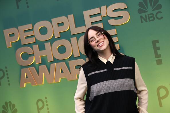 For the awards ceremony, Billie Eilish donned black baggy pants, an off-white oversized button-down shirt and a knit cardigan with a half-sleeve.