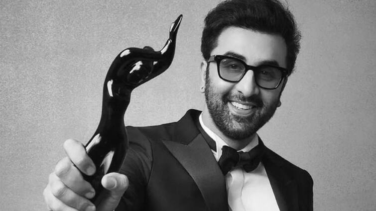 Ranbir Kapoor dedicates award to Rishi Kapoor, daughter Raha Praises Sandeep Vanga Animal - Ranbir Kapoor: 'యానిమ‌ల్'కు ఫిల్మ్‌ఫేర్ అవార్డులు - ఆ ముగ్గురికి అంకితమిచ్చిన రణబీర్, సందీప్‌పై ప్రశంసలు