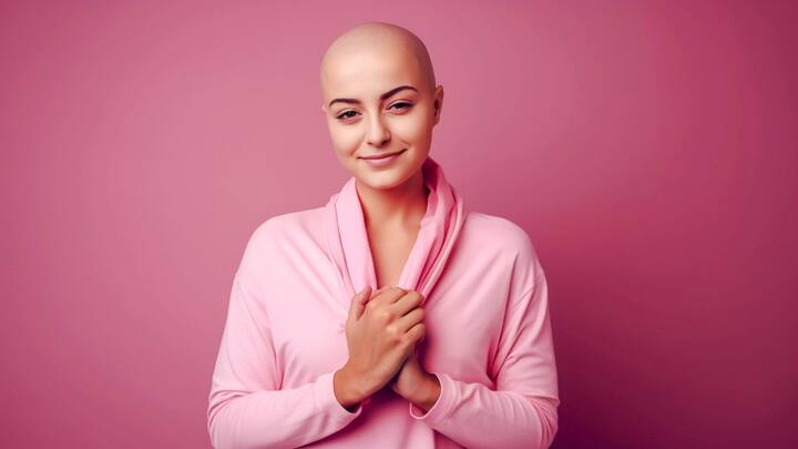 प्रोसेस्ड फूड : प्रोसेस्ड मीट्स, जैसे कि बेकन, सॉसेज, हॉट डॉग्स, और कुछ पैक किए गए मीट, में नाइट्रेट्स और नाइट्राइट्स नामक रसायन होते हैं. ये रसायन खाने को ताजा और रंगीन बनाए रखने के लिए डाले जाते हैं, लेकिन इनका अधिक सेवन करने से कैंसर का खतरा बढ़ सकता है.
