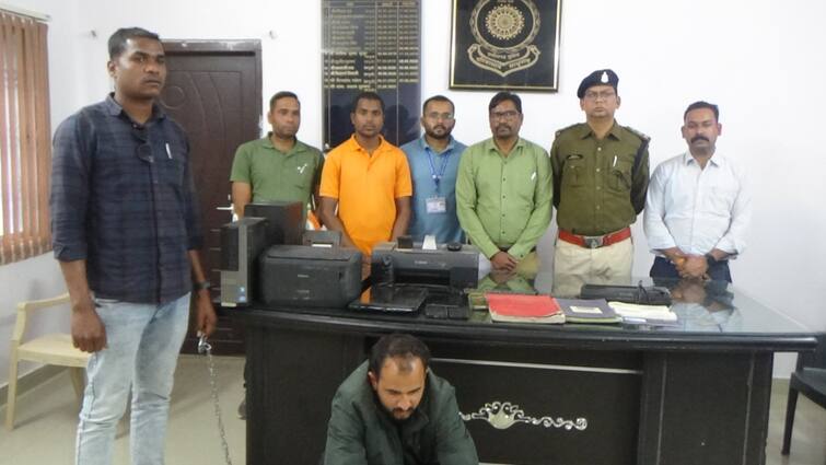 Bastar man cheated 8 lakh by luring 53 lakh in exchange old coin in Chhattisgarh ANN Chhattisgarh: पुराने सिक्के के बदले 53 लाख का लालच देकर 8 लाख की ठगी, अलग-अलग खातों में जमा करवाए पैसे