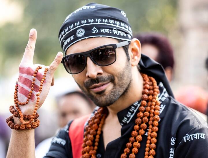 अनीस बज्मी की हॉरर कॉमेडी फिल्म फ्रेंचाइजी 'भूल भुलैया' के तीसरे पार्ट को लेकर भी गजब का बज बना हुआ है. इस फिल्म में एक बार फिर कार्तिक आर्यन रूह बाबा बनकर पर्दे पर लौटने वाले हैं.