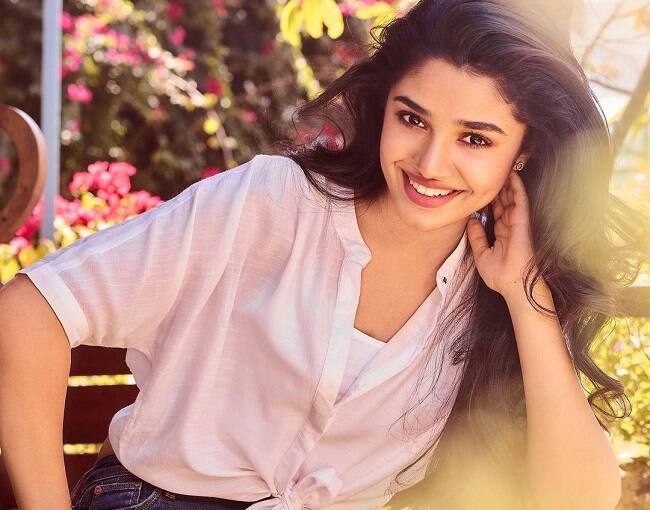 இதில் சூர்யாவுக்கு ஜோடியாக கீர்த்தி ஷெட்டி நடிக்கவுள்ளார் என்ற தகவலும் அரசல் புரசலாக வந்தது.